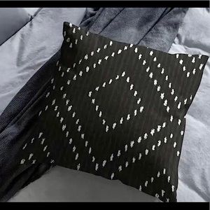 2 NWT Throw/Accent Pillows